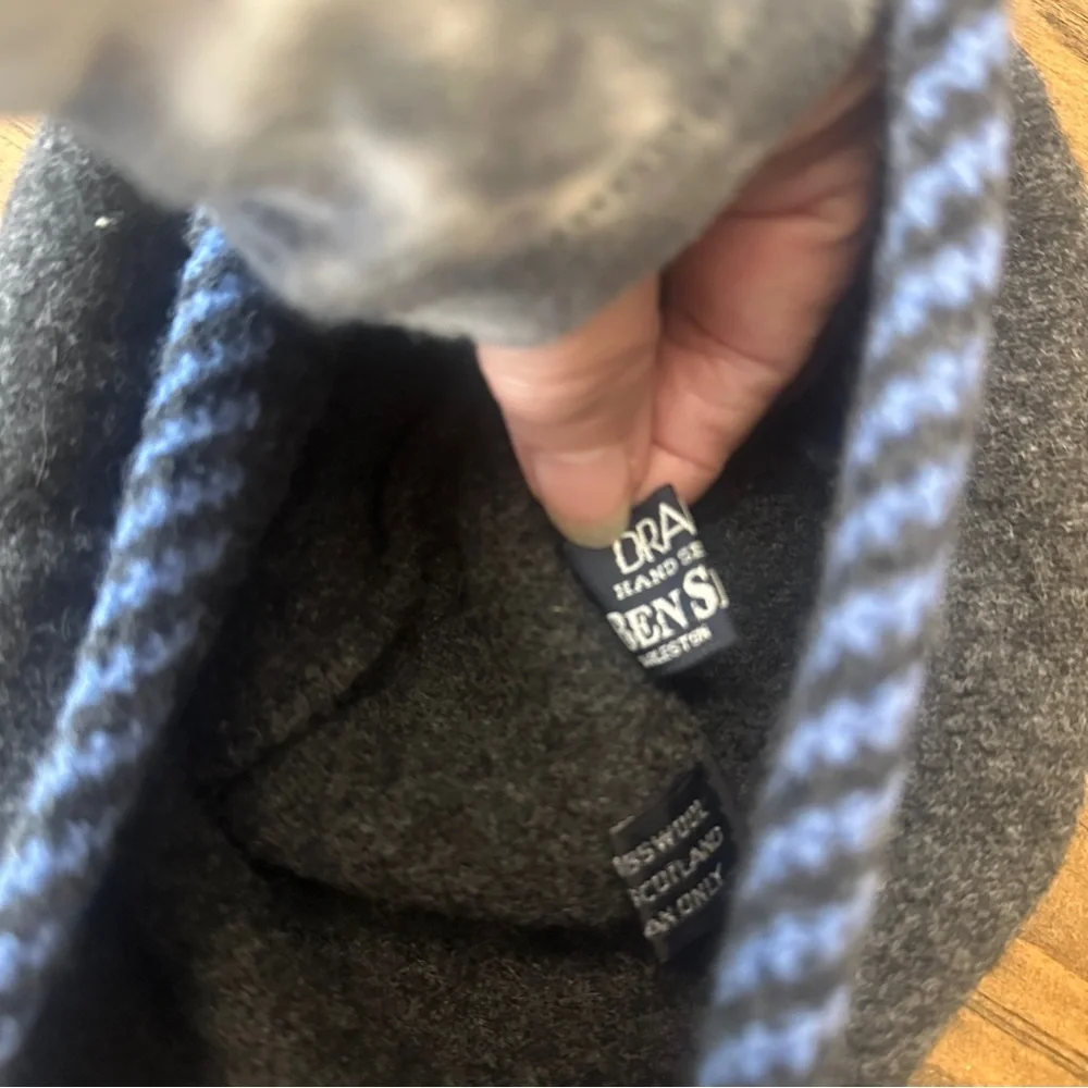 Drake’s Ben Silver Scarf Hat Glove Set Lambs Wool Dark Gray Blue Stripe